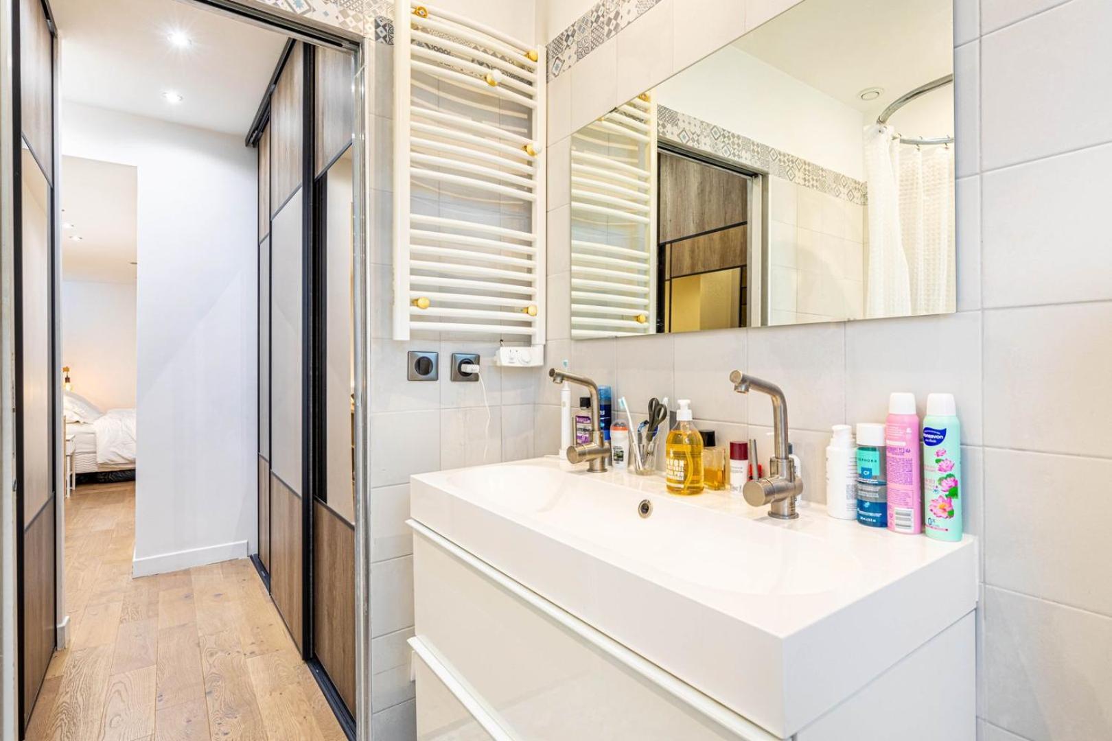 Guestready - Bright Retreat Near The Of Appartement Parijs
